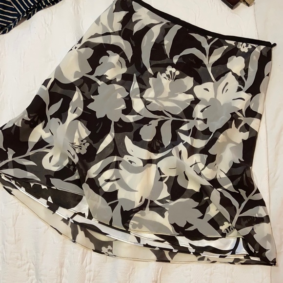 Ann Taylor Dresses & Skirts - Ann Taylor silk skirt 8p black and white